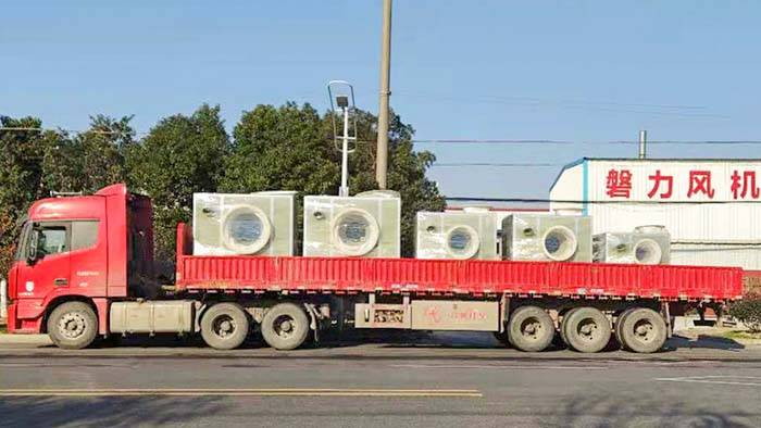 风机厂家:磐力五台隔音箱玻璃钢风机发往浙江污水项目