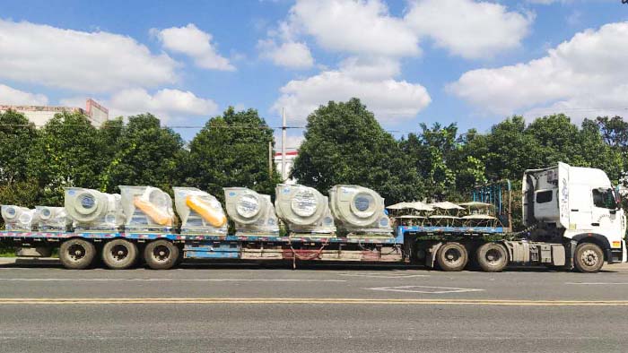 风机厂家:磐力风机十六台玻璃钢风机运往山东实验室项目