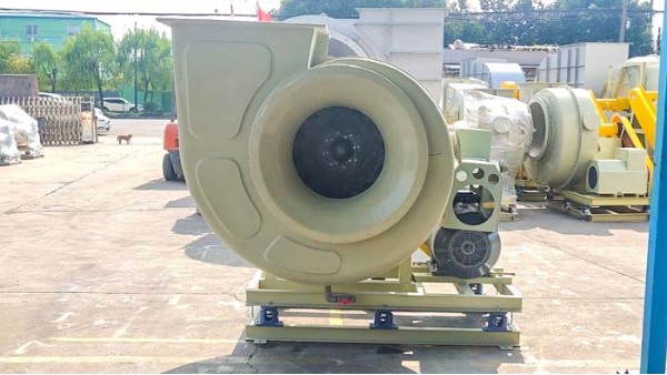 以下是玻璃钢吸附风机运转时的重要原理